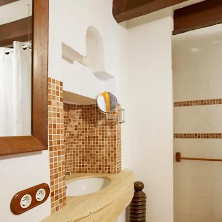 Charming House In With Garden And Shared Pool *